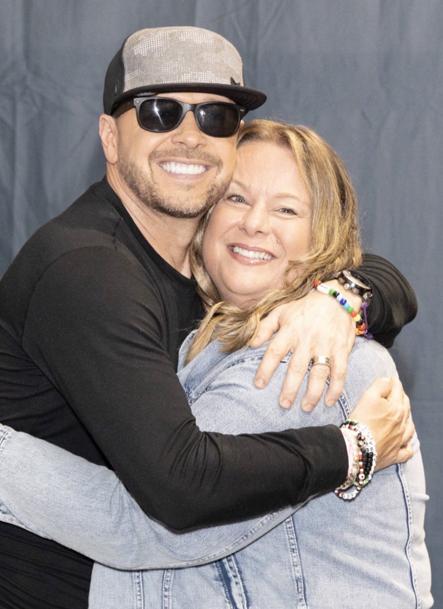 lisa_wadden's tweet photo. It’s my birthday and it would be sooooo nice to have a birthday wish from @DonnieWahlberg to make my day even more special. Also….any Canadian announcements coming soon? ;-) https://t.co/rksqSKxkqM