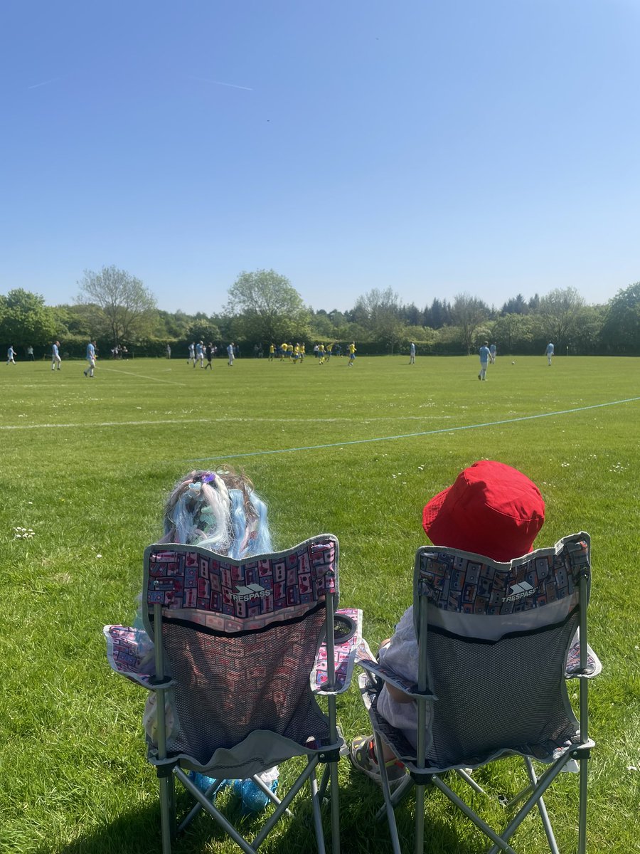 LeeHarman5's tweet photo. Watching @BickerstaffeAFC vs Huyton Stanley with @NickoH, Bobby & Daisy in semi final of Liverpool Jnr Cup. Currently 2-0 to Bickerstaffe #UpTheStaffe #HallLane https://t.co/Sb1qnUkg3x