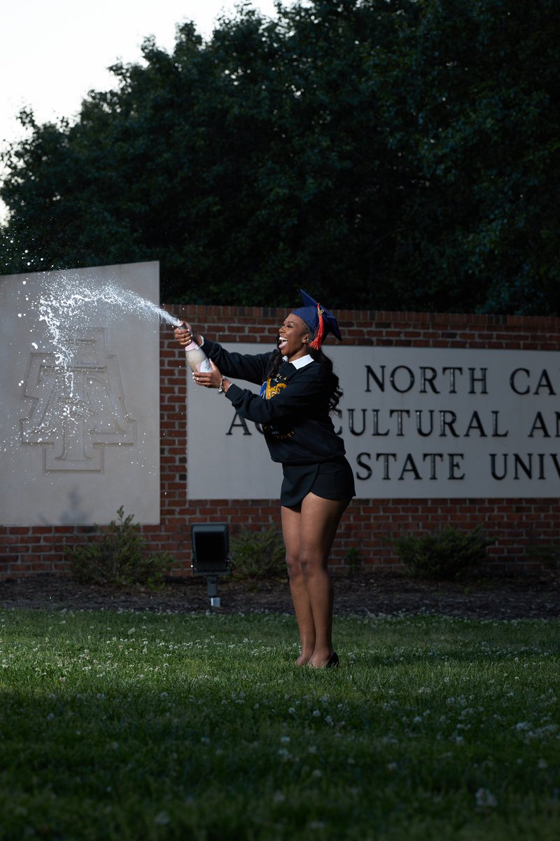 YtashaBee's tweet photo. I officially have a college graduate🎓

✅BS - Industrial &amp; Systems Engineering w/Cybersecurity certification 
✅ Cum Laude
✅ Debt Free
✅ Full-time job offer at a fortune 100 company 
✅Graduate School funded

Thank you A&amp;T💛💙 #AggiePride https://t.co/Wsr5QXV7Dq