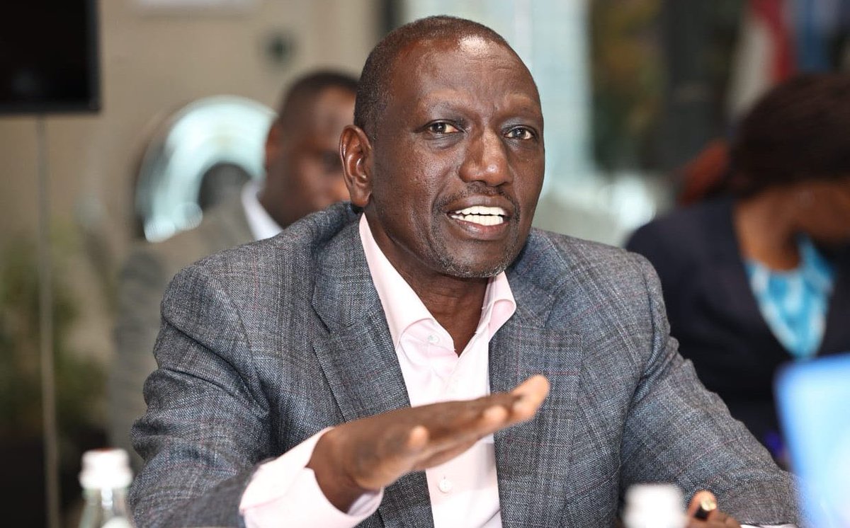 ayubu_madenge's tweet image. “Raila anasema ananijua vuzuri, hili ni kweli. Mimi pia ninamjua vizuri. Ndiyo maana nilimshinda wakati akiwa na Uhuru...Raila kwenye historia Ulionayo utanishinda lakini linapokuja suala la Uchumi, hili ninalielewa vizuri sana” William Ruto