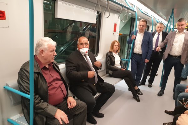 konstantinldx's tweet photo. @RezultatBG @RUpropagandaBG 1 мин разследване. И снимката е от влаковете по линия 3. https://t.co/HpyobsOoTn