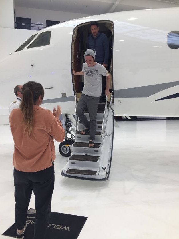 Benjamin est libre, c’est bien réel!
Nous avons pu le serrer dans nos bras à 19h30 le vendredi 12 mai après 3 ans d’enfer. C'est un énorme soulagement. Benjamin a maintenant besoin de repos.
Merci d’y avoir cru avec nous. Merci d’avoir fait raisonner notre combat !