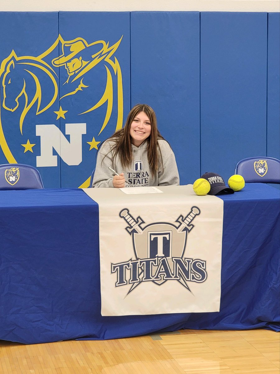Mikayla_08_'s tweet photo. Signing Day💙🤍 https://t.co/XWp9sU37M1