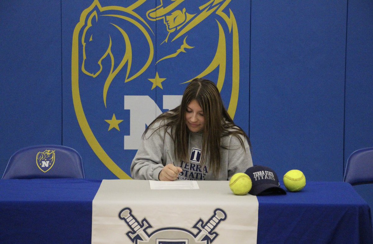 Mikayla_08_'s tweet photo. Signing Day💙🤍 https://t.co/XWp9sU37M1