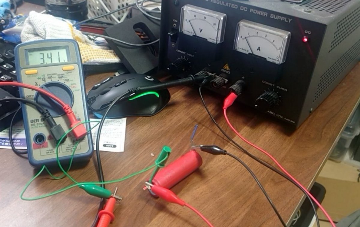 Etech_Dove's tweet photo. 18650を安定化電源で充電してみる(目を離せない https://t.co/4o9BLVFAQM