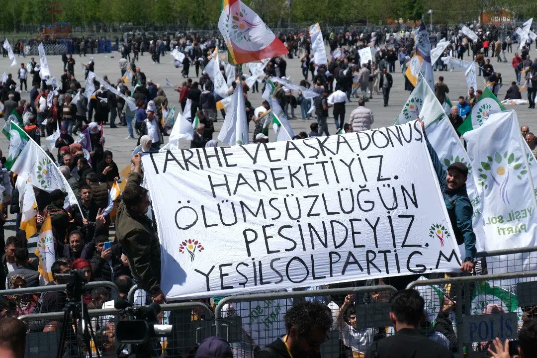 istanbuldemgenc's tweet photo. Artık bizleri kimse durduramaz!
#DisaEmDisaCiwan #DeğisimGenclerleGelecek #DısaEm
#OylarYesilSolPartiye https://t.co/pyJ46kzC3G