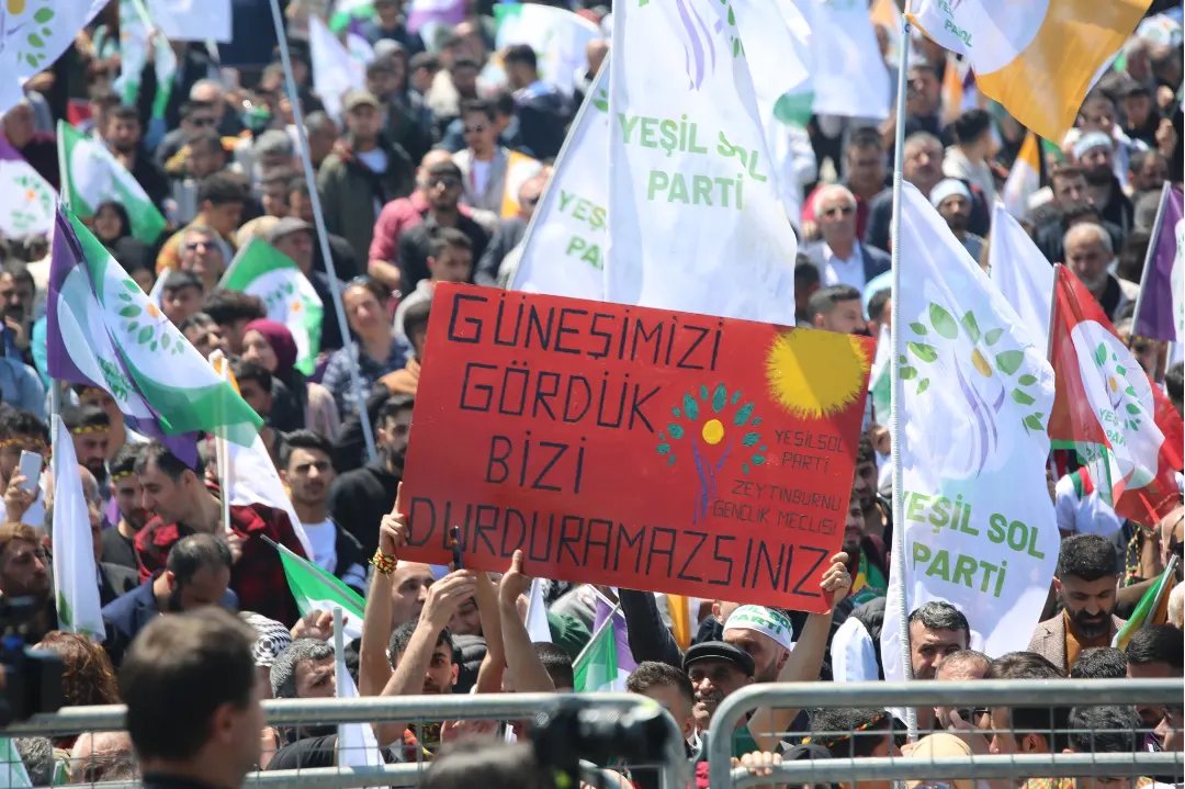 istanbuldemgenc's tweet photo. Artık bizleri kimse durduramaz!
#DisaEmDisaCiwan #DeğisimGenclerleGelecek #DısaEm
#OylarYesilSolPartiye https://t.co/pyJ46kzC3G