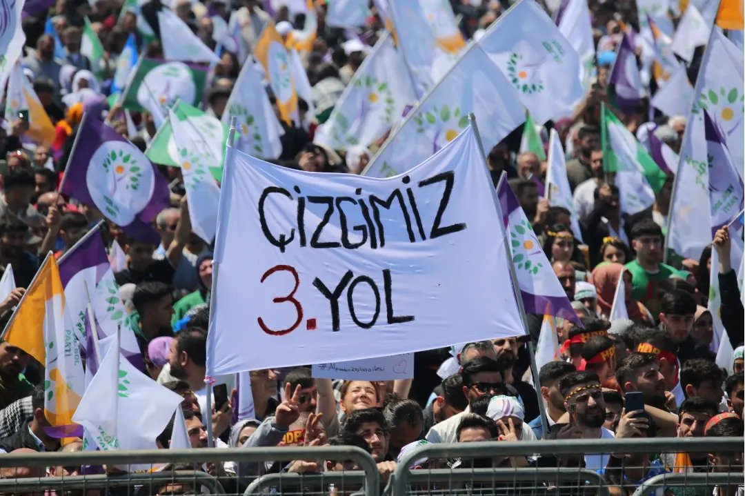 istanbuldemgenc's tweet photo. Artık bizleri kimse durduramaz!
#DisaEmDisaCiwan #DeğisimGenclerleGelecek #DısaEm
#OylarYesilSolPartiye https://t.co/pyJ46kzC3G