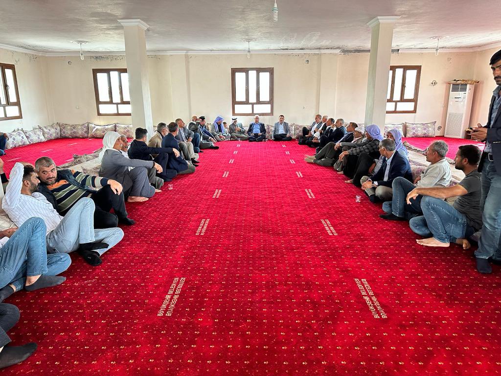 Seydiamca's tweet photo. 📍Viranşehir ilçemizdeyiz 

Eser kırsal mahalle sakinlerimizi ziyaret edip desteklerini talep ettik https://t.co/xr2N2YEURS
