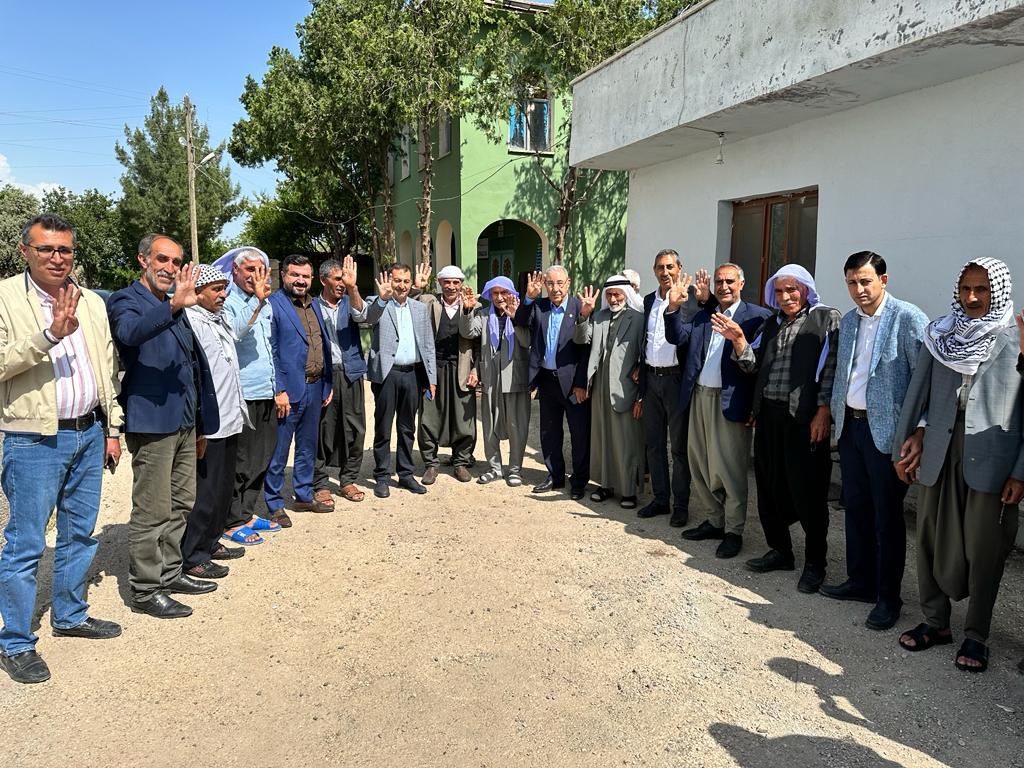 Seydiamca's tweet photo. 📍Viranşehir ilçemizdeyiz 

Eser kırsal mahalle sakinlerimizi ziyaret edip desteklerini talep ettik https://t.co/xr2N2YEURS