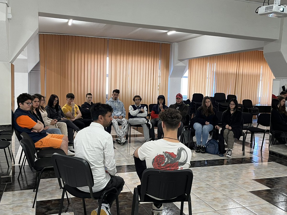 together4for's tweet photo. #peersforinclusion
#ofensivatinerilorArad
#workshop
#LiceulTehnologicAnghelSaligny 
#Ploiesti https://t.co/aOGXG8trCo