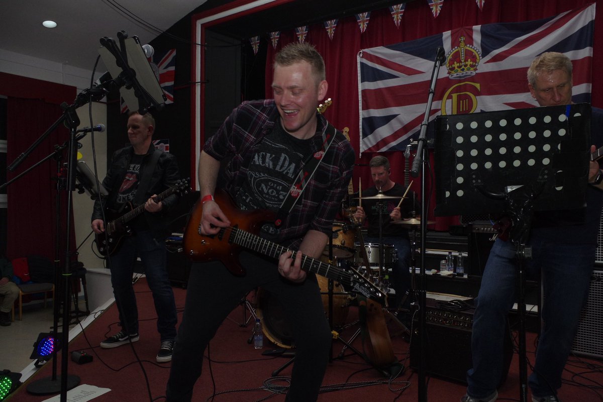 AndzB's tweet photo. A video clip (mine) and some pics (taken by Garry Tyrrell) of my favourite event from last weekend. This was 1 of 6 events we (the #FIMNT) organised over the weekend. I got a blister from mopping the floor after this event! True story! ๐คฃ
#GunsnRotors and #TheWatleyCrew
๐คฉ https://t.co/GzO4sV4XUa