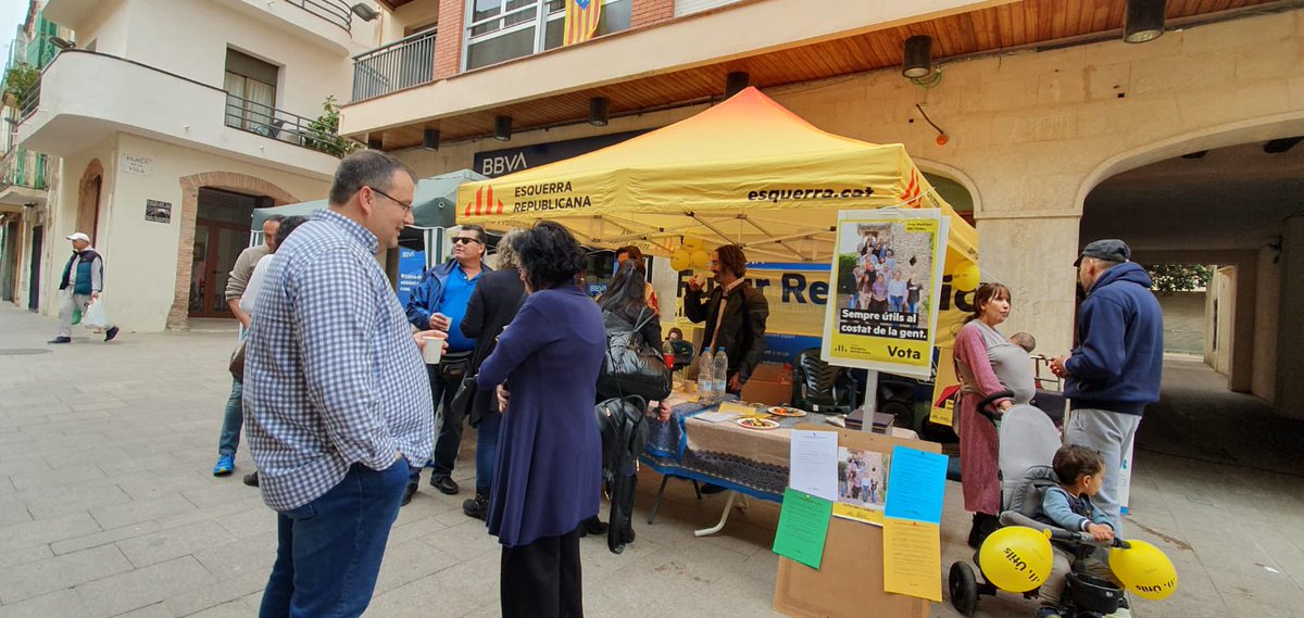 CarlesTgna's tweet image. Una gran estona a #LArboç amb la gent d’@ERC_lArboc que fan una gran feina per #transformar el poble.  He compartit amb ells un vermut musical molt animat i he escoltat les seves propostes per fer de l’Arboç un lloc millor.  Com a diputat i company, sempre al seu costat. Força
✊🏽