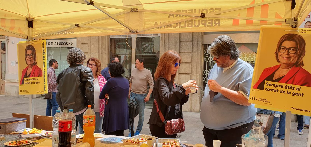 CarlesTgna's tweet image. Una gran estona a #LArboç amb la gent d’@ERC_lArboc que fan una gran feina per #transformar el poble.  He compartit amb ells un vermut musical molt animat i he escoltat les seves propostes per fer de l’Arboç un lloc millor.  Com a diputat i company, sempre al seu costat. Força
✊🏽