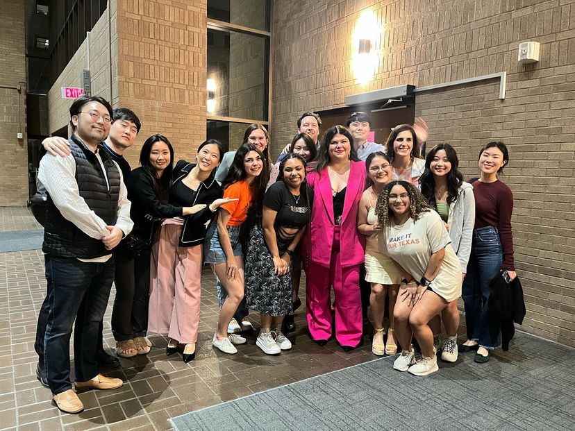 lennysstudio's tweet photo. When she's not performing around the world, Leah serves as a Lecturer in Vocal Arts at @utaustin @butlersom. 🤘 What a fantastic role model she is for her students!
#leahcrocetto #aida #verdiopera #metopera #utaustin #BSoM #studiocrocetto #teacherappreciation #teachingartists https://t.co/OntKoVG8EZ