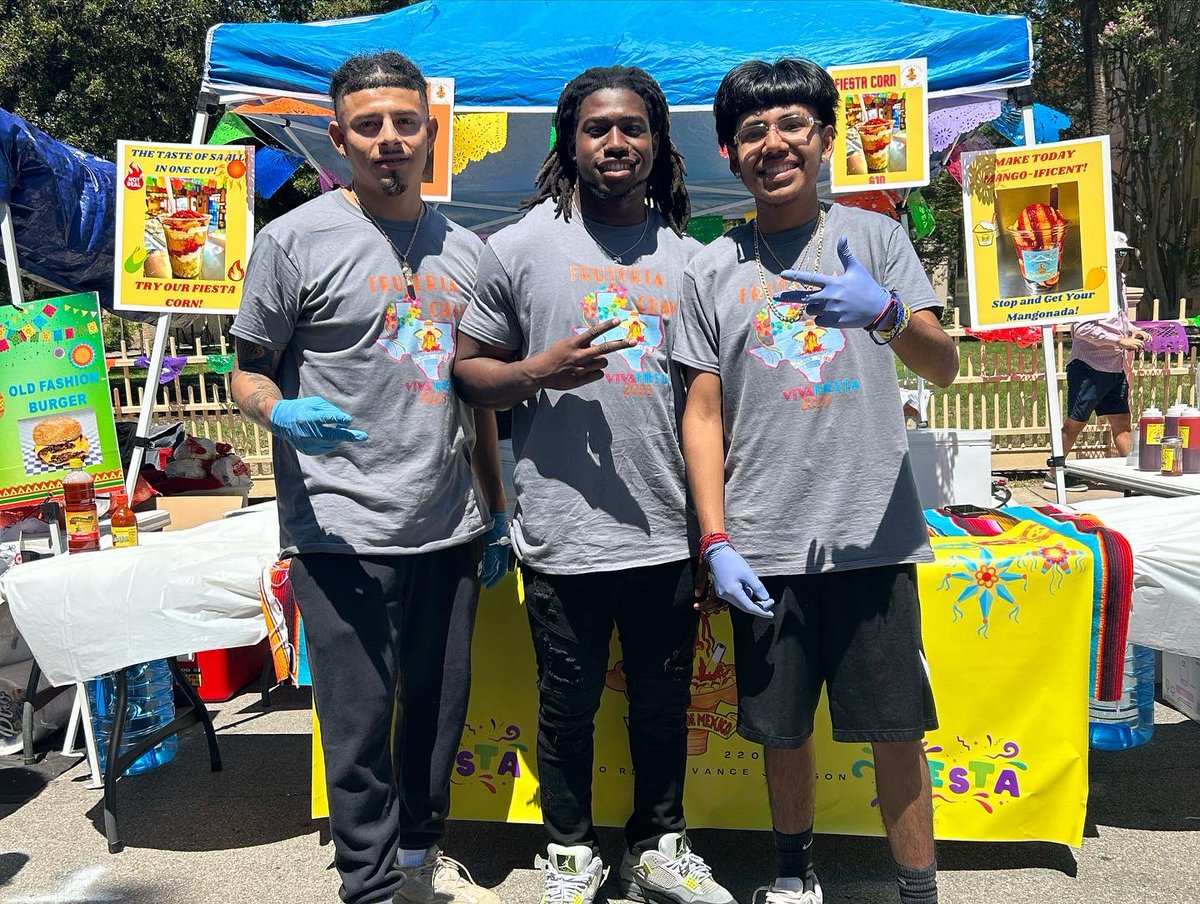 flight_warning's tweet photo. I am thrilled to announce my partnership with La Fruteria Chavez! The best Fruteria in the 210! 

Come check out our two convenient locations at 2201 Vance Jackson Rd &amp; 3507 Blanco Rd. We can’t wait to see you there! 

¡Estamos deseando verte allí!
#NIL #Fruteriachavez #yasabes https://t.co/fUV66V3zTF