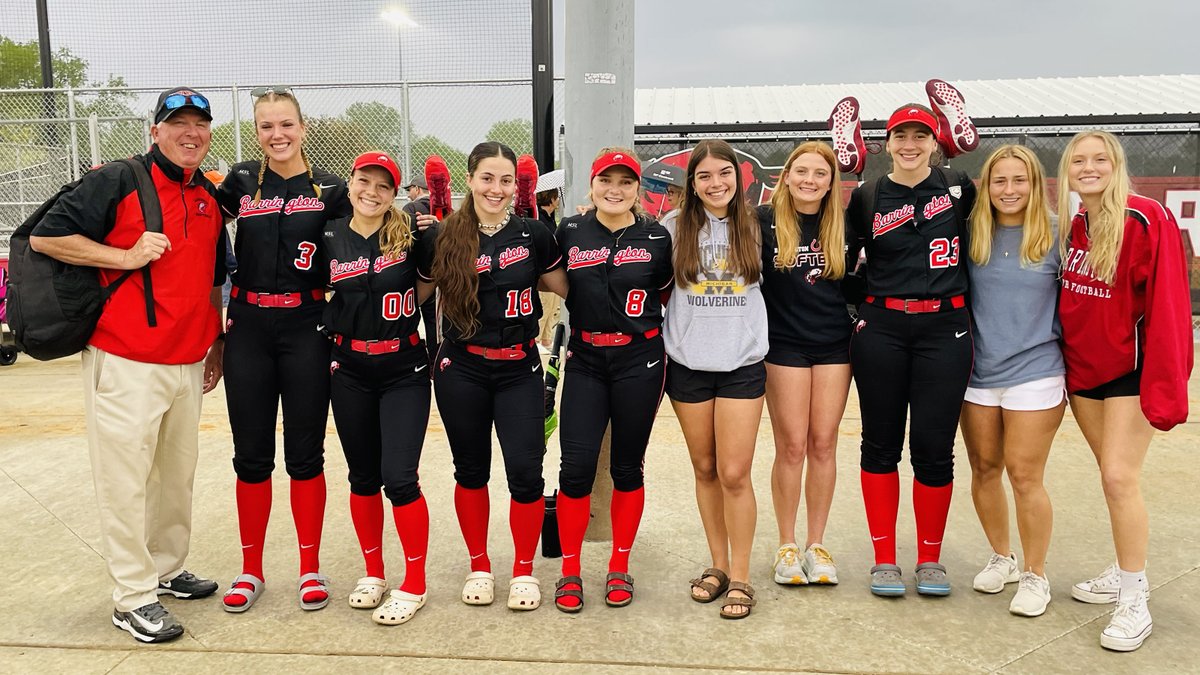 A big thanks to college students Lily, Kate, Amanda, and Abby, who came to the game last night to support the <a href="/softballBHS_/">Barrington H.S. Softball</a> Fillies. It is always great when former players stop by to cheer on the team.  Once a Filly, always a Filly.  🐴🥎❤️💣🥎❤️💣🐴