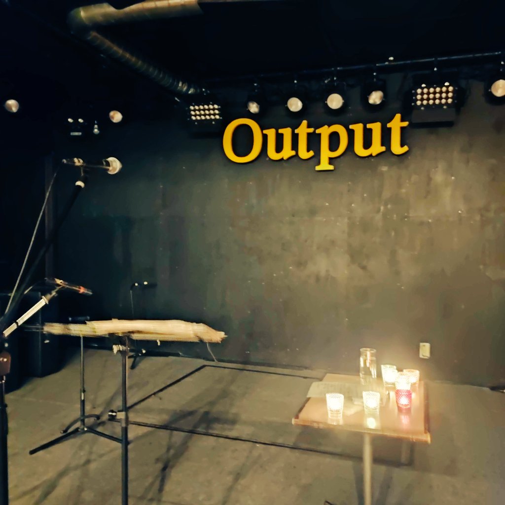 stereo2018's tweet photo. 久しぶりに観る曽我部さんのソロライブ。
3時間たっぷり。
ソロの曲はもちろん、サニーデイの曲も結構やってくれて嬉しかった。
沖縄で出来たという「愛し合い感じ合い眠り合う」や「今日を生きよう」「海へ出た夏の旅」「江ノ島」「24時のブルース」など好きな曲多し。数の子���曲も良かった。 https://t.co/7aBQF4DJqY