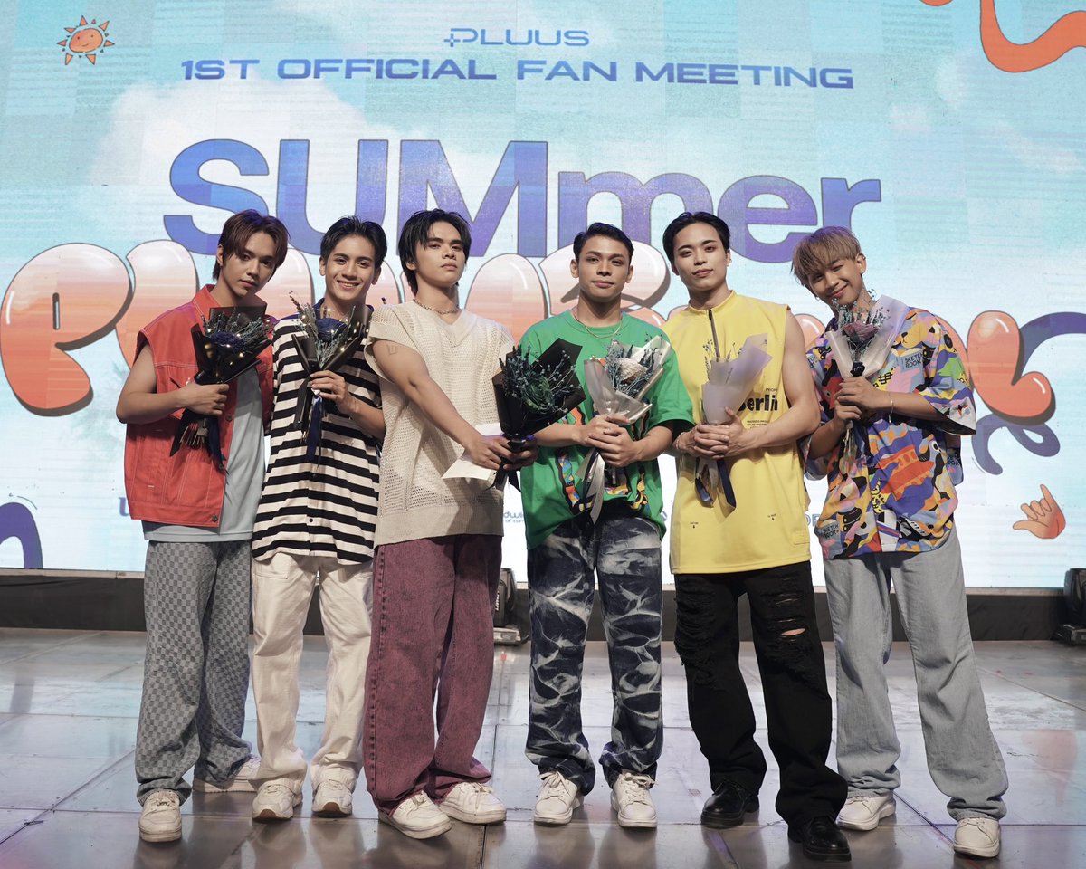 pluus_official's tweet photo. [#PLUUS] SUMday we will meet, and that special day happened today! Maraming salamat po for coming on our 1st Fan Meeting 🌴☀️ 

Always see you on our next events aming pahinga 🤍

#SUMMerPLUUStival #SUM https://t.co/9G8xcTs4Wb