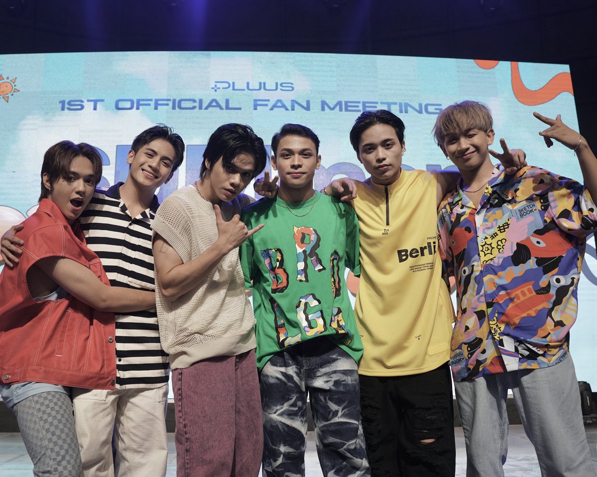 pluus_official's tweet photo. [#PLUUS] SUMday we will meet, and that special day happened today! Maraming salamat po for coming on our 1st Fan Meeting 🌴☀️ 

Always see you on our next events aming pahinga 🤍

#SUMMerPLUUStival #SUM https://t.co/9G8xcTs4Wb