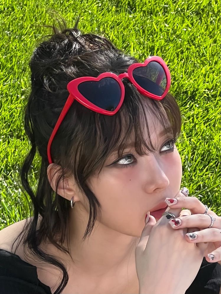 virtval's tweet image. SHE'S SO CRAZY LIKE