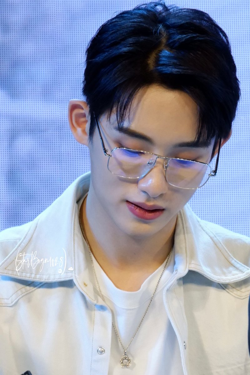 soonyunqi's tweet photo. im obsessed with this winwin 

🔗https://t.co/7PzQtDp8Xa https://t.co/IUsyCgAcbV