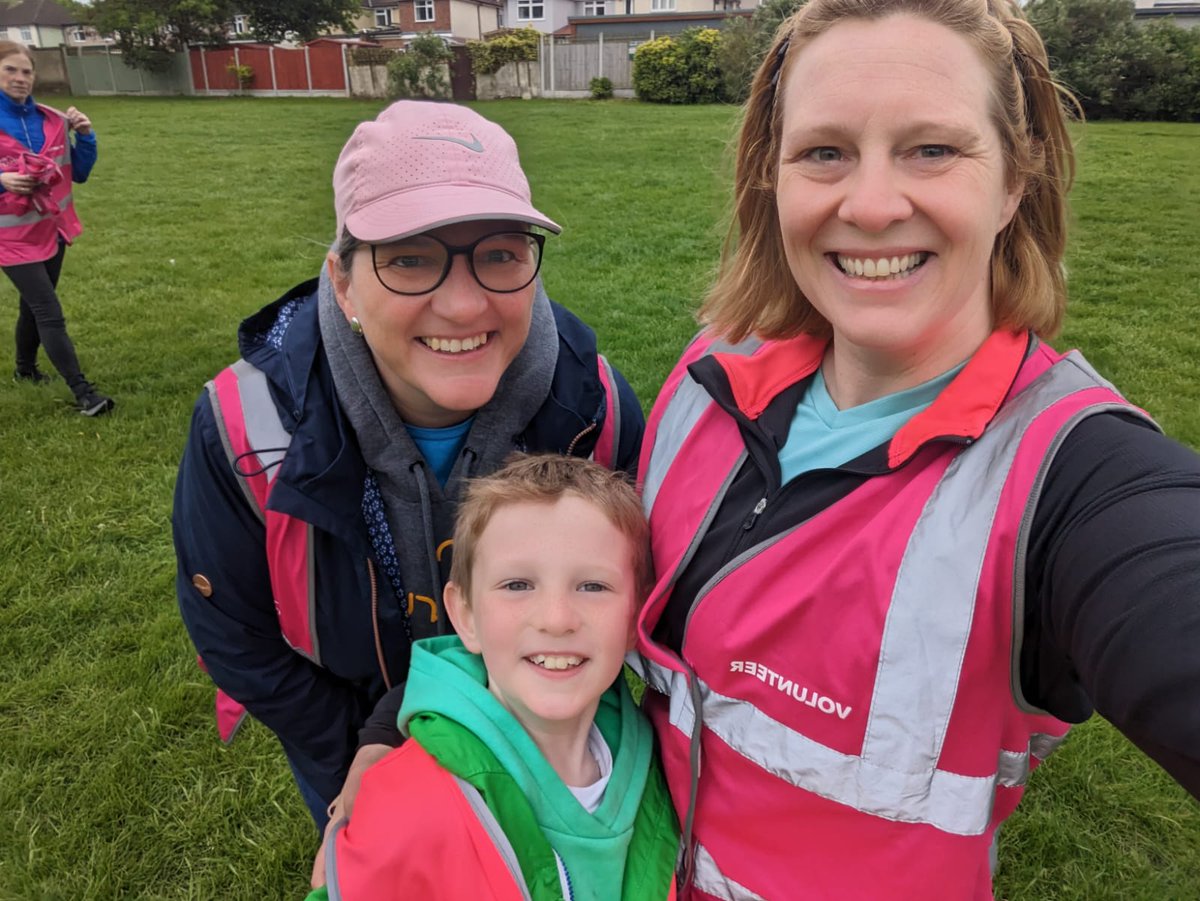LynseyJaneB's tweet photo. 50th volunteering stint today!! Now on the countdown for number 100 😁
@parkrunUK
#LoveParkrun
#ParkrunForever https://t.co/e9NCBEkFIB