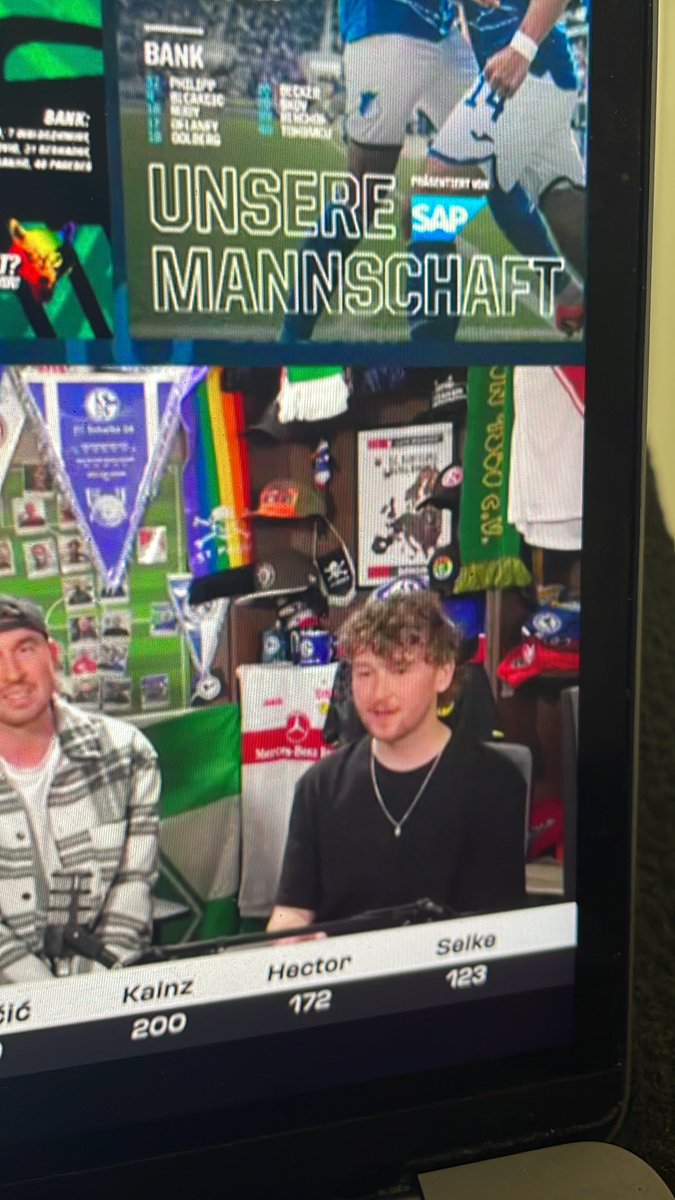DerEdelsteiner's tweet photo. weiß jemand, wie dieser attraktive mann heißt und hat gegebenenfalls sein snapchat @ so?   #skysportfantasy #konferenz #heiratemich https://t.co/cmG8AJxCY1