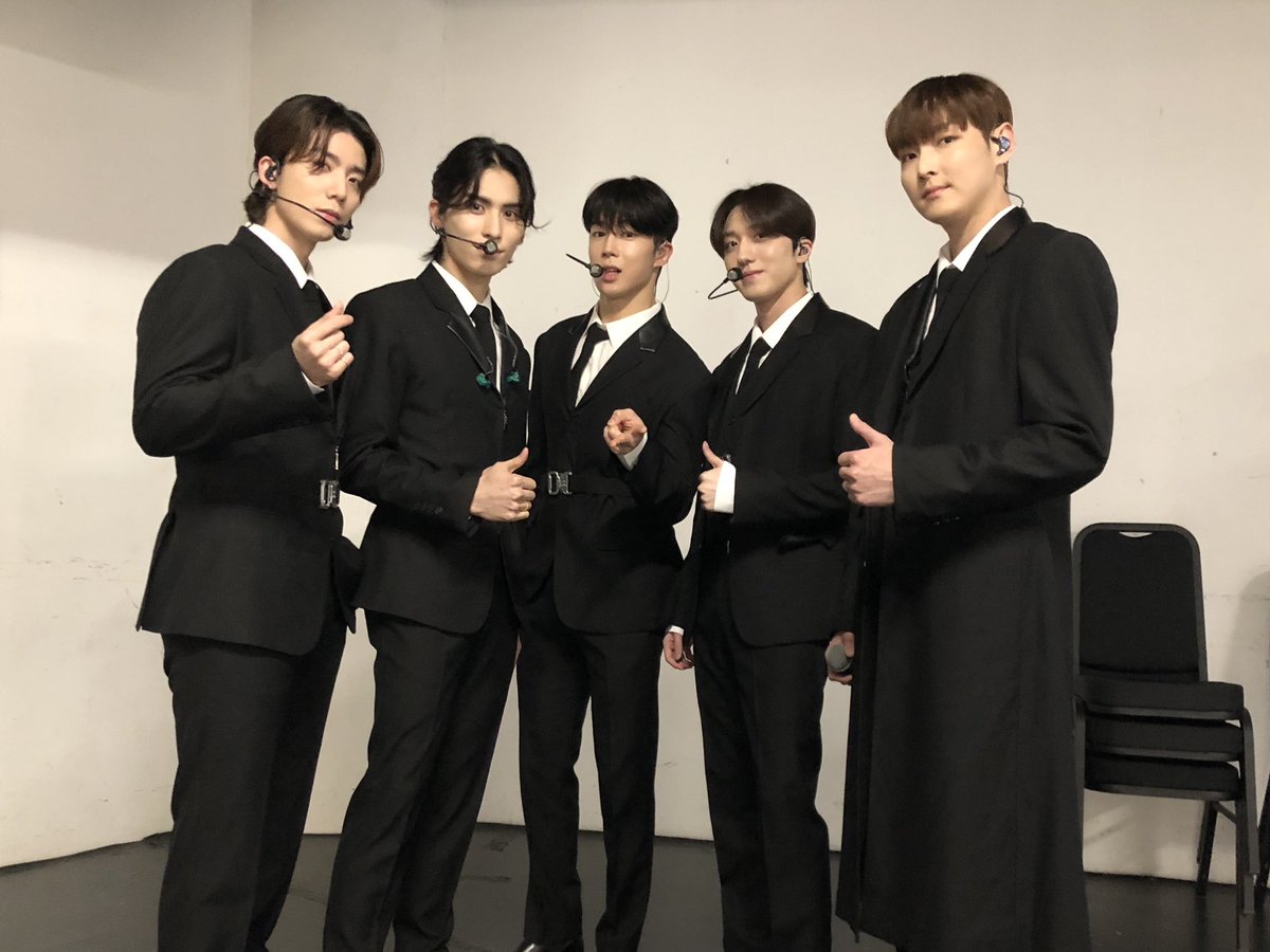 SF9_FANCLUB's tweet photo. [📸] 2023 SF9 FAN-CON ONE DAY PROJECT OF9 – Target NO.853 – in Macau

오늘의 프로젝트도 FANTASY와 함께 853% 수행 완료😎

#SF9 #에스에프나인 https://t.co/zKFOer5bVA