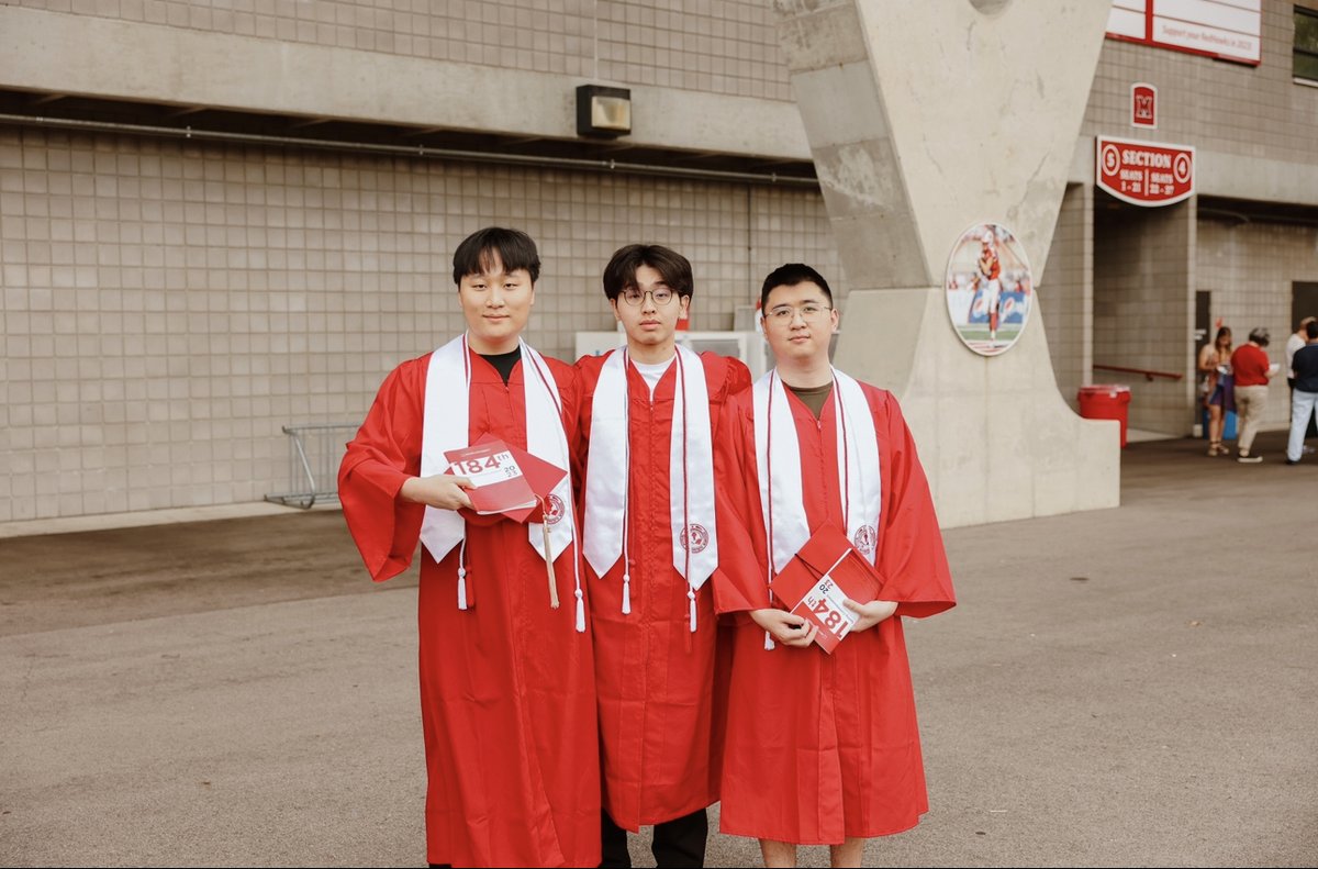 miamiuniversity's tweet photo. We’re just ONE HOUR away from Miami University’s 184th Spring Commencement. 🎓 #MiamiOHGrad #LoveAndHonor https://t.co/usZHknb9fp