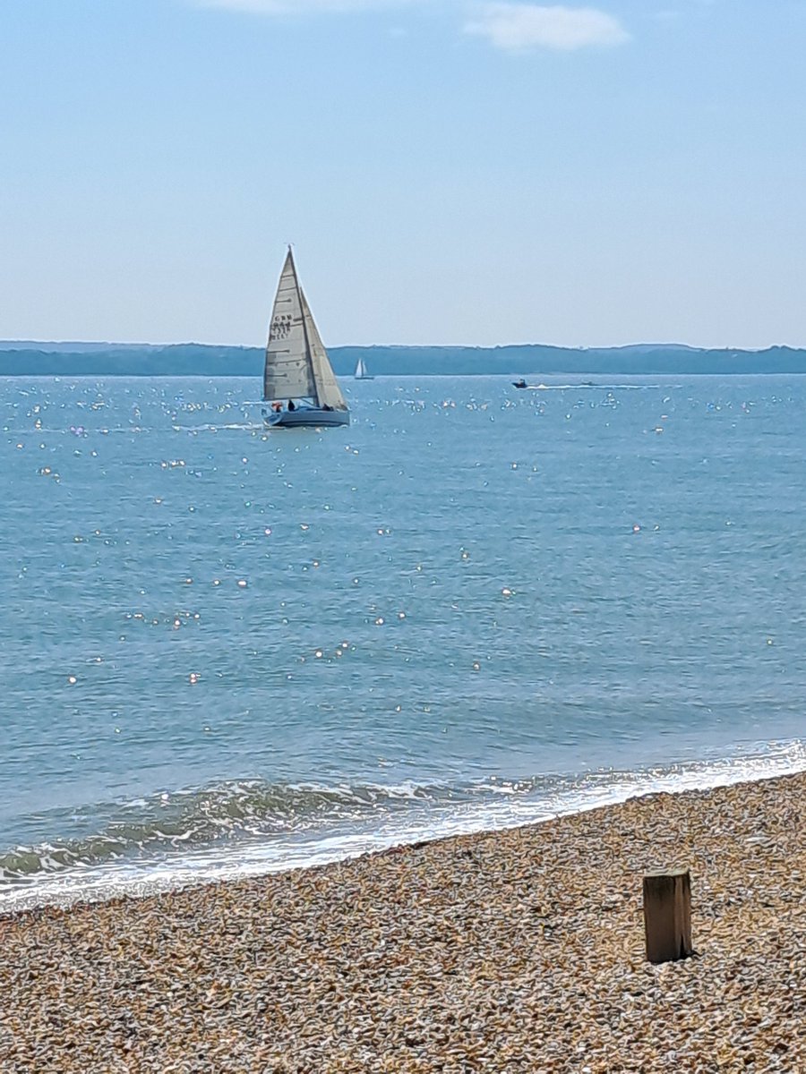 rachaelcats's tweet photo. Lunch with a view at Gilkicker point. https://t.co/as3QAbdx7J