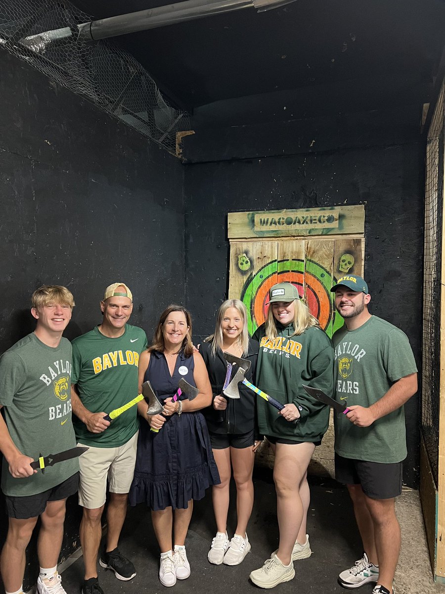 Alex_Griffith23's tweet photo. @paigegriffith23 is a #baylorgrad!! Whoohoo! https://t.co/hjCXsWJU4r