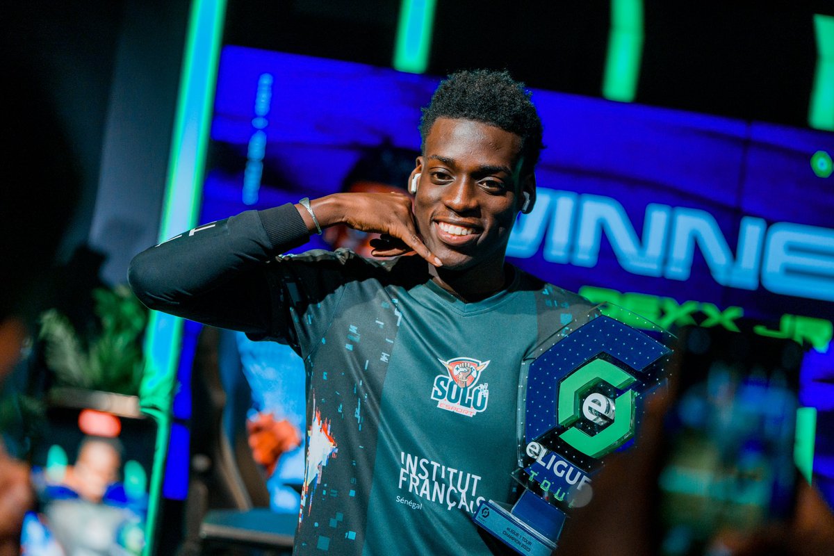 dexxjunior03's tweet photo. Je suis le champion #Eligue1TourFinals 2023 🤩🙌🏾🇸🇳 
Alhamdoulilah fier d'avoir remporté ce trophée un grand merci à la team Solo avec une mention spéciale à mon coach
Sapin
Merci à la communauté africaine pour le soutien 
Premier trophée international et sûrement pas le dernier! https://t.co/AOdcEIhAA9