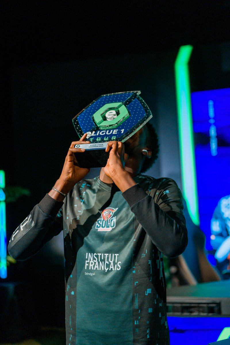 dexxjunior03's tweet photo. Je suis le champion #Eligue1TourFinals 2023 🤩🙌🏾🇸🇳 
Alhamdoulilah fier d'avoir remporté ce trophée un grand merci à la team Solo avec une mention spéciale à mon coach
Sapin
Merci à la communauté africaine pour le soutien 
Premier trophée international et sûrement pas le dernier! https://t.co/AOdcEIhAA9