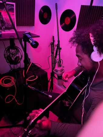 humankindArt's tweet photo. Exciting news! 🎶@boredape6716 is heading to the studio to record his Community Fund-winning song, "Just Give Us a Chance." Let's support his musical journey! 🙌🎵 #KindCommunity https://t.co/SO6MfzFjNN