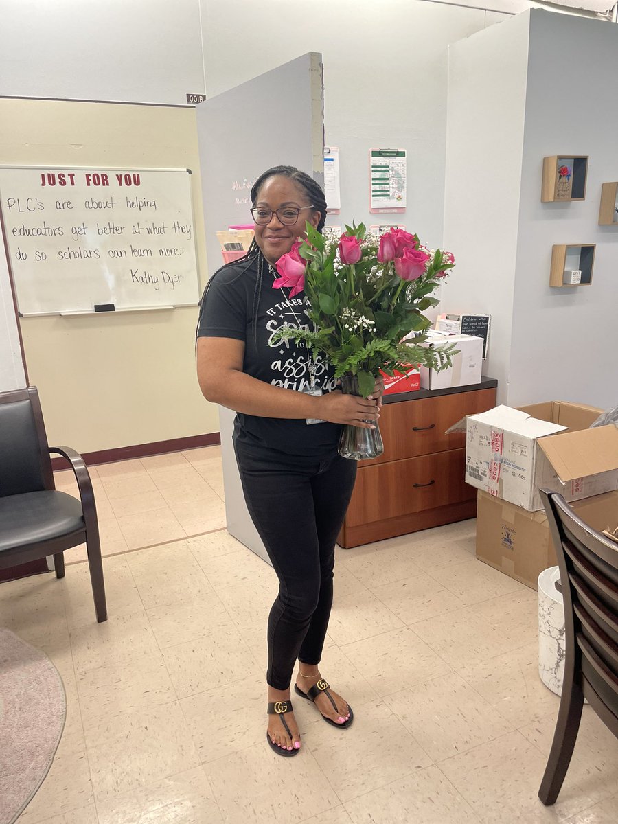 When it’s Teacher Appreciation Week but your staff bring you flowers. I’m so humbled, grateful, and blessed to work with an amazing group of teachers. 💕 Oh, and the principal is alright too. Lol. @PrincipalDarby1 @BcpsCentral_