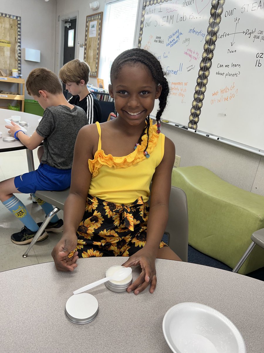kathyanish's tweet photo. Talking about math & science concepts while make an aromatherapy sugar scrub for a special someone @stonypointschl STEAM Lab. Happy “Mother’s/Special Someone Day! @MaureenMJensen @Gatelytweets @SPElemLibrary #acps #activescience https://t.co/v6pGl1Kb2i