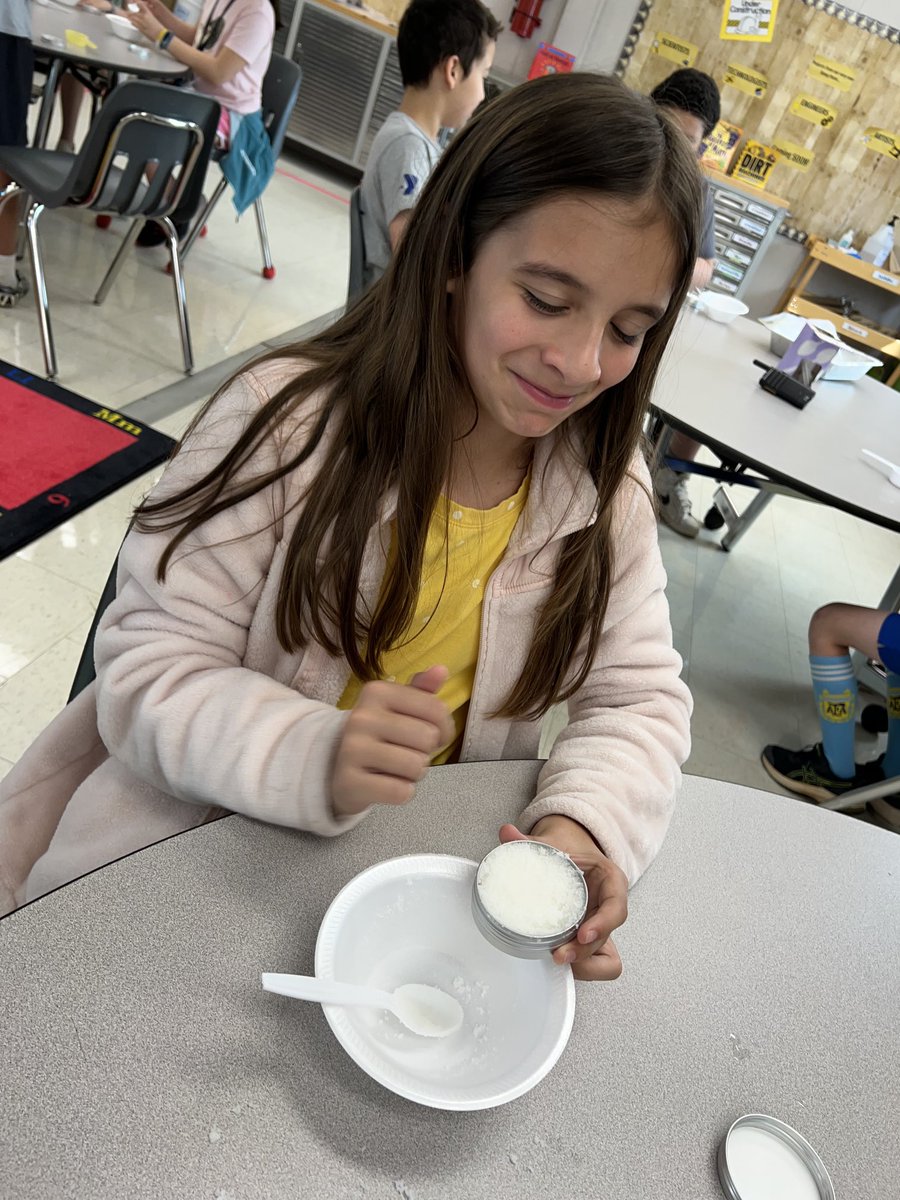 kathyanish's tweet photo. Talking about math & science concepts while make an aromatherapy sugar scrub for a special someone @stonypointschl STEAM Lab. Happy “Mother’s/Special Someone Day! @MaureenMJensen @Gatelytweets @SPElemLibrary #acps #activescience https://t.co/v6pGl1Kb2i