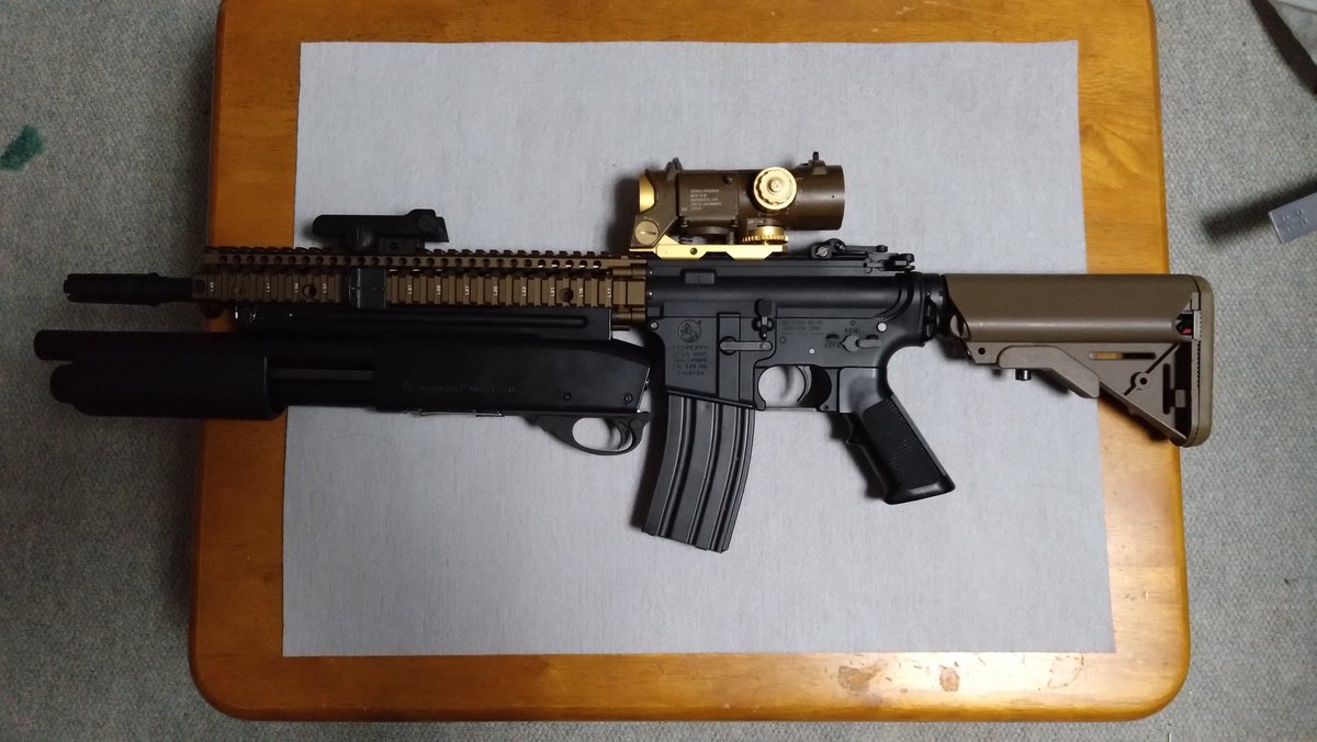 m134minigunge's tweet image. 先日のG&amp;amp;PM870、一度も実射せぬまま邪教の館へ…マスターキーになりました☆
し・か・し…
意外に重くなってしまった(^_^;)組み合わせも架空だけど好きなのでしばらくこのままで☆

#マスターキー　#SOPMOD2 #架空銃
#やたら重い