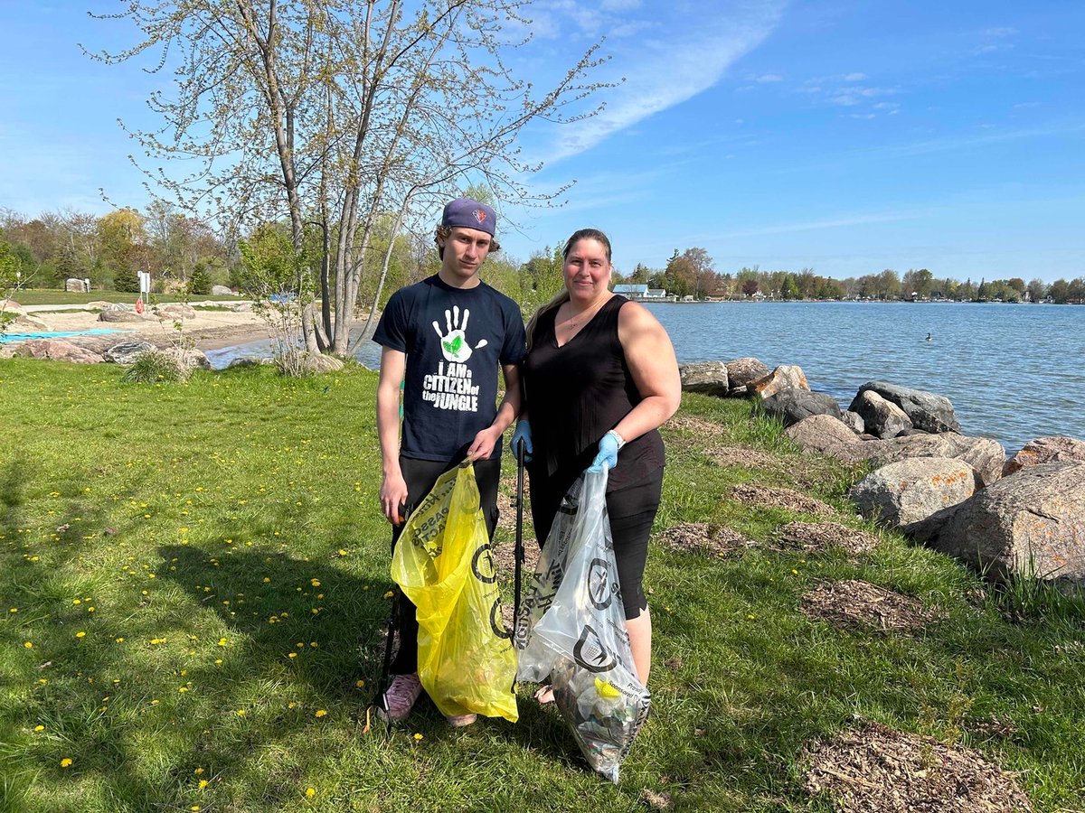townofinnisfil's tweet image. #PitchInDay is here! 🙌 If you haven’t picked up your clean-up kit, head to the @innisfilidealab or fire stations in #Alcona, #BigBayPoint or #Lefroy before 11 am. Help your ward win the Golden Broom by registering at innisfil.ca/PitchIn.
