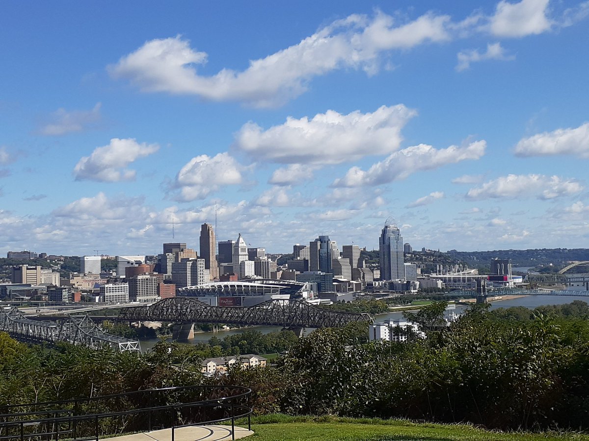 Sms_My3sons's tweet photo. Happy #513Day! Can't beat the CINCY. Big city fun, with small town family values. #Westside https://t.co/pgQU7BPKPQ