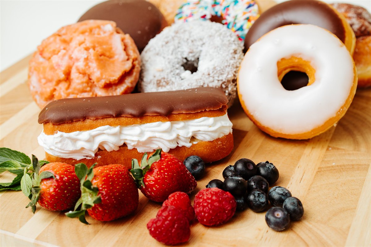 RobinsDonutsCAN's tweet photo. A symphony of taste 🍓
Taste the difference with Robin's bakery, prepared fresh daily for a delight in every bite!
Indulge in the sweetness today 😋
.
.
.
#Robins #RobinsDonuts #Bakery #Coffee #CoffeeShopNearMe #FreshlyBaked #LongJohn #Donut #Delicious https://t.co/I5YonUcOik