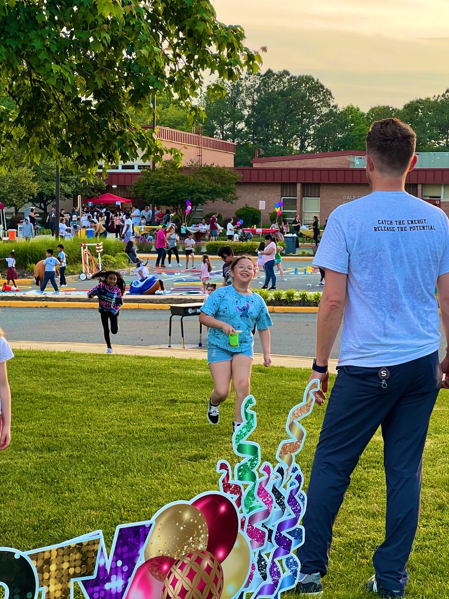 brijslater's tweet photo. Massive thank you to all our parents and families that came out to make our Multicultural Block Party a huge success!! Nothing better than a Friday night with our entire school community!! So much food, fun, and music!! #DCEStigers https://t.co/aHwWav8FDS