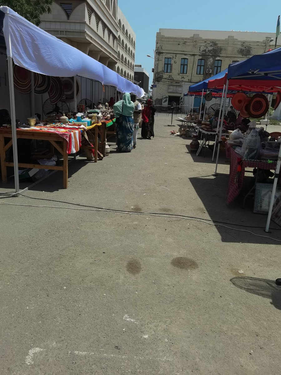 yguedid's tweet photo. c’est la fête en ville nos artisans exposent donc venez nombreux.
Place de la mairie .
#ontd https://t.co/aunOsAx1Gb
