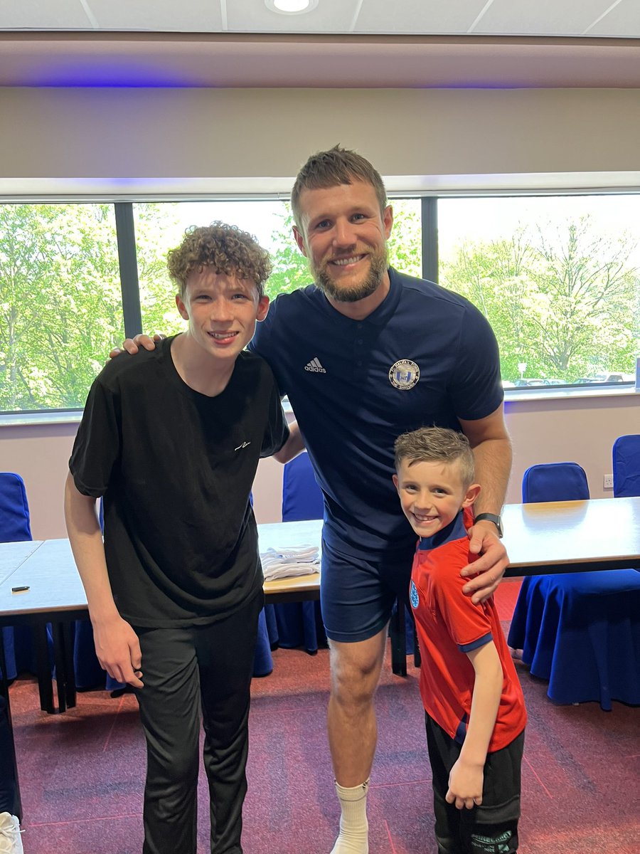 TashaWoolly's tweet photo. What’s fantastic day for my boys 💙 they’ve loved every minute and loved meeting all the players and staff ⚽️ see you at Wembley ⚽️ come on Shaymen 💙 @FCHTOnline https://t.co/ydJFYdByiY