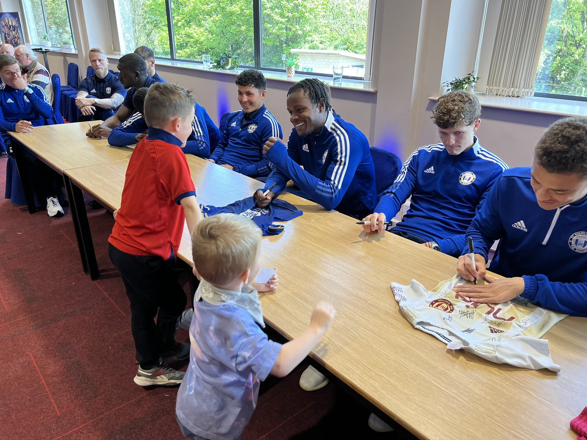 TashaWoolly's tweet photo. What’s fantastic day for my boys 💙 they’ve loved every minute and loved meeting all the players and staff ⚽️ see you at Wembley ⚽️ come on Shaymen 💙 @FCHTOnline https://t.co/ydJFYdByiY