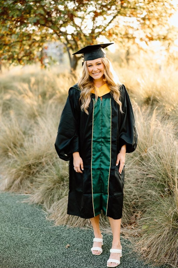 DrakeGrisham's tweet photo. Today is the the day! Proud of @carlienall π©βπ
#BaylorGrad #BaylorBear https://t.co/qKky5K97Eq