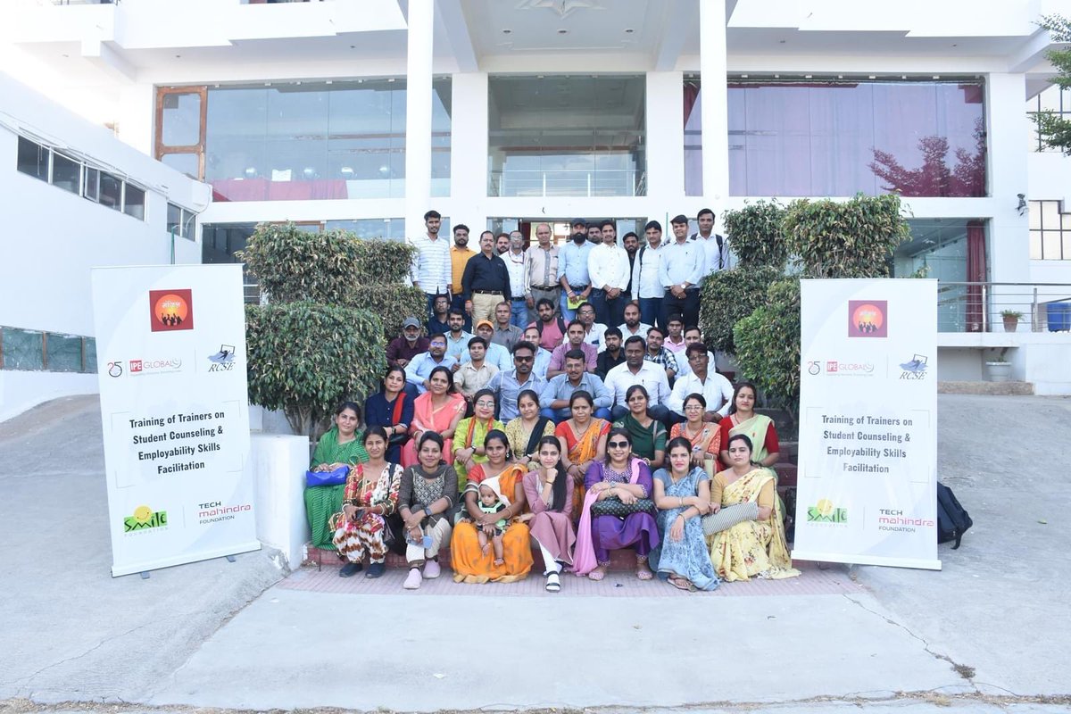 smilefoundation's tweet photo. Under Project Manzil, 590 vocational trainers from 295 Govt. schools across six districts in Rajasthan are being equipped with essential skills to help empower grade 9-12 students to successfully pursue their career aspirations.
#EmpoweringGirls #ProjectManzil #SmileFoundation #Rajasthan #VocationalTraining #SkillIndia #Skills4All