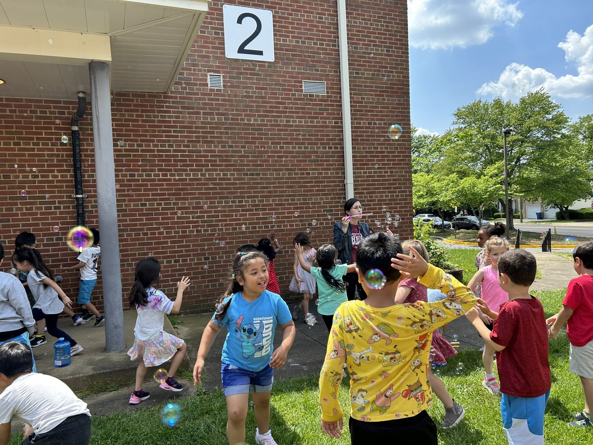 B is for Bubbles! 🫧🫧 #FHHighlights <a href="/MsRuttenbergFH/">Teri Ruttenberg</a>  <a href="/MrsSitlerFHES/">Rachel Sitler</a>