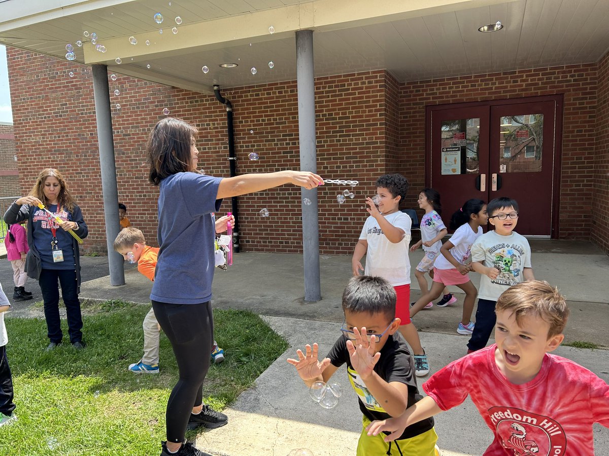 MrsWeiseABC's tweet photo. B is for Bubbles! 🫧🫧 #FHHighlights @MsRuttenbergFH  @MrsSitlerFHES https://t.co/EaXZQ0i2fI
